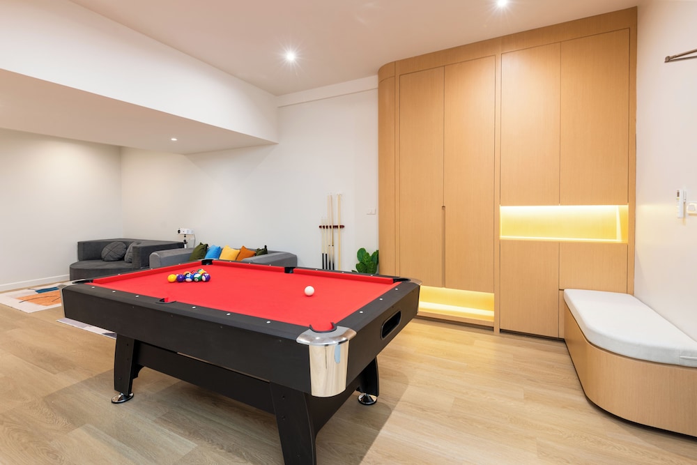 Luxury 5BR Poolhouse & Theater - 2mins to BTS