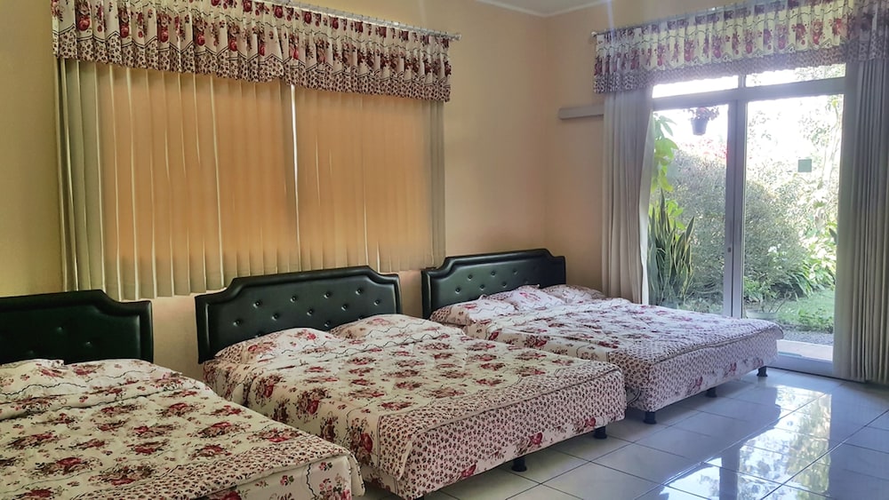 Vila Bunga Merah Gelatik