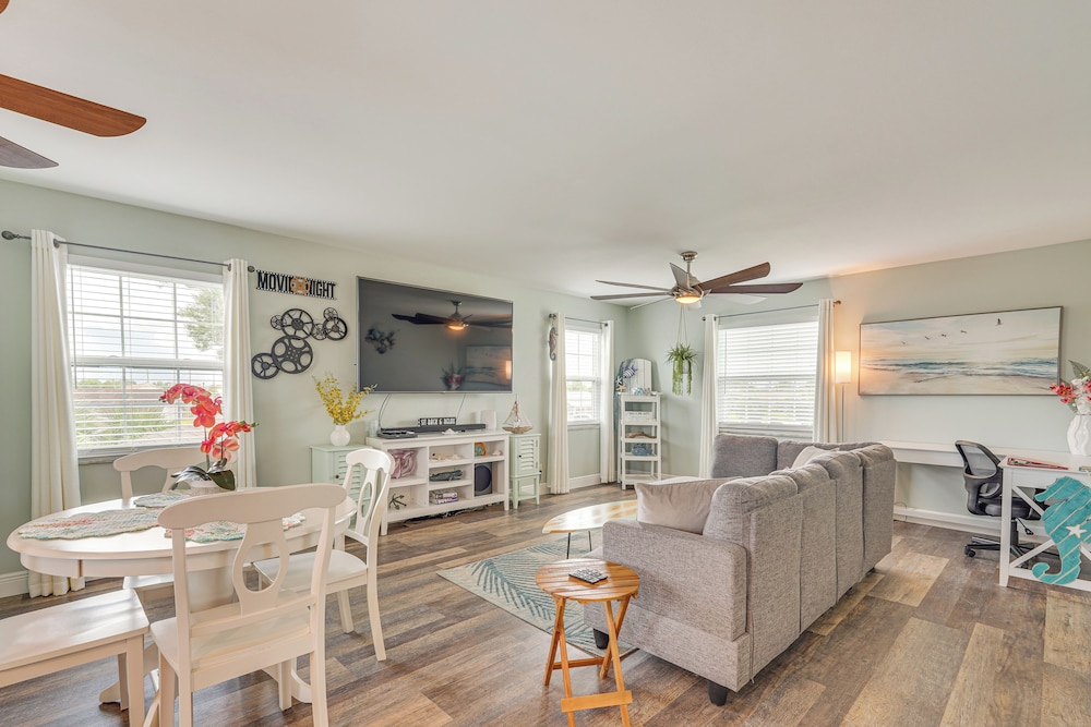 8 Mi to Beaches: Getaway w/ Pool in Panama City!