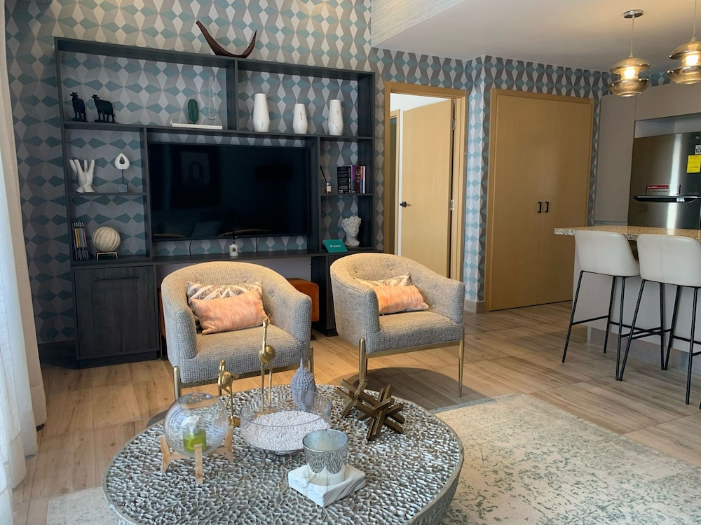 Breakfast Included Regatta Living II 504