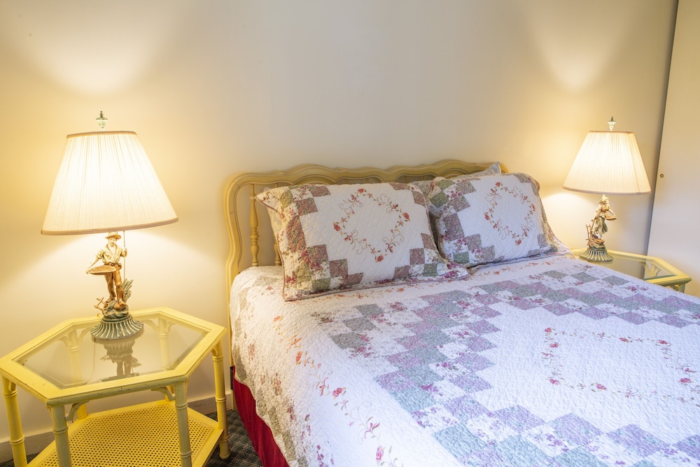 The Chimney Rock Inn & Cottages