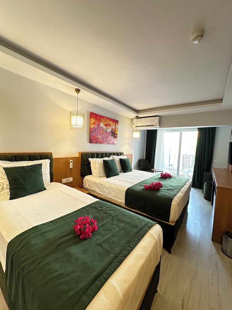 Mogons Exclusive Hotel - Image 60