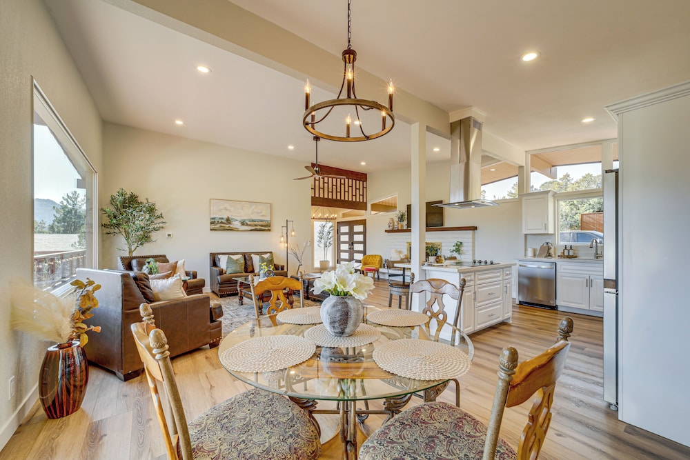 < 1 Mi to Shops: Uptown Sedona Home w/ Hot Tub!