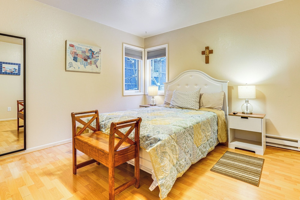 1 Mi to Dtwn: Cozy Condo in Anchorage!