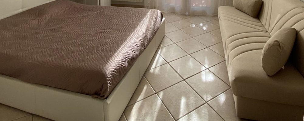 Two-room Apartment Sleeps 5 IN THE Coop Area-rif Agos