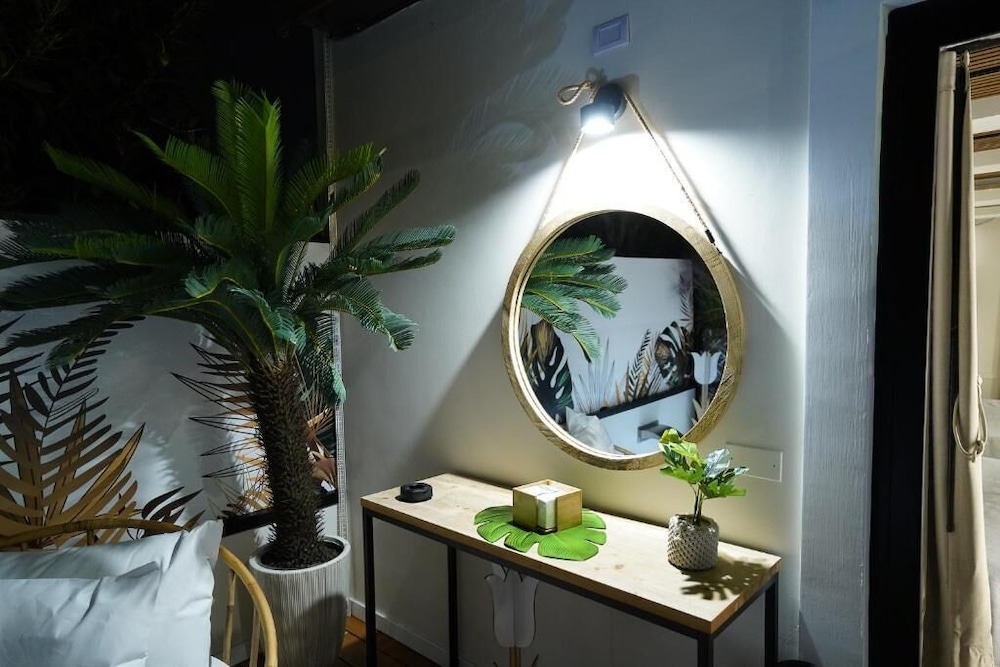 Barneys Club B&b