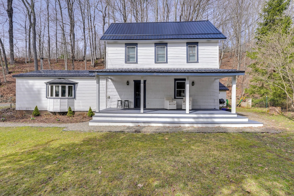 Historic Catskills Farmhouse Cottage by Belleayre