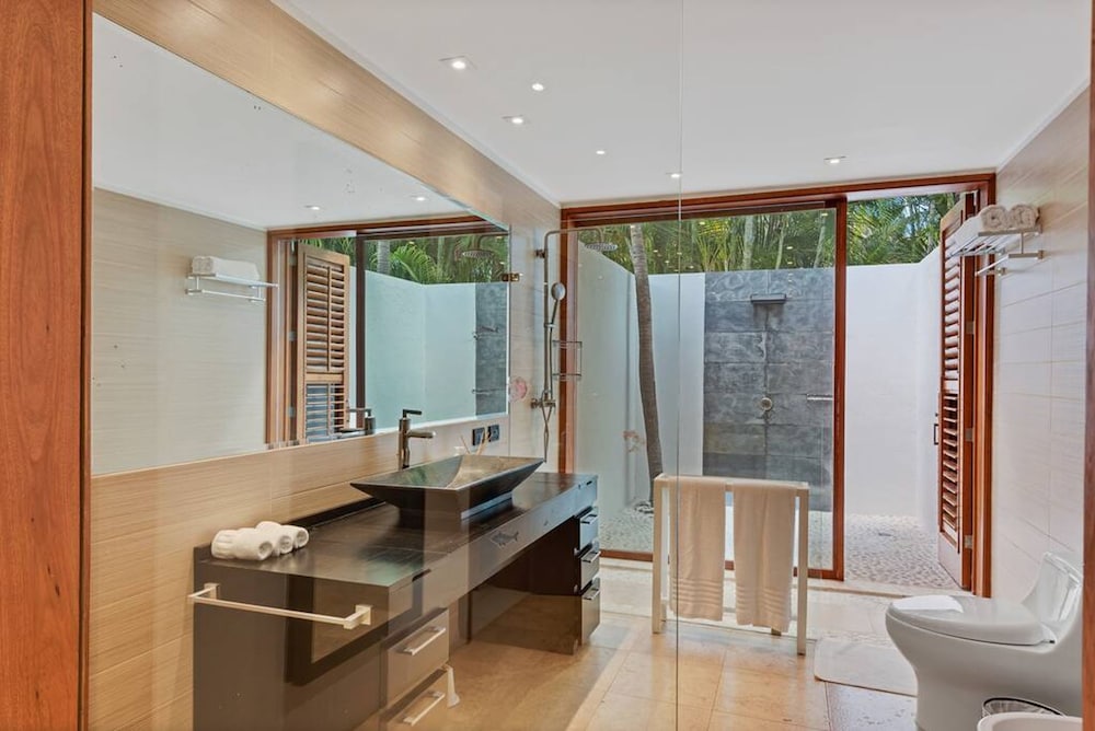 Beautifully-designed Contemporary Villa