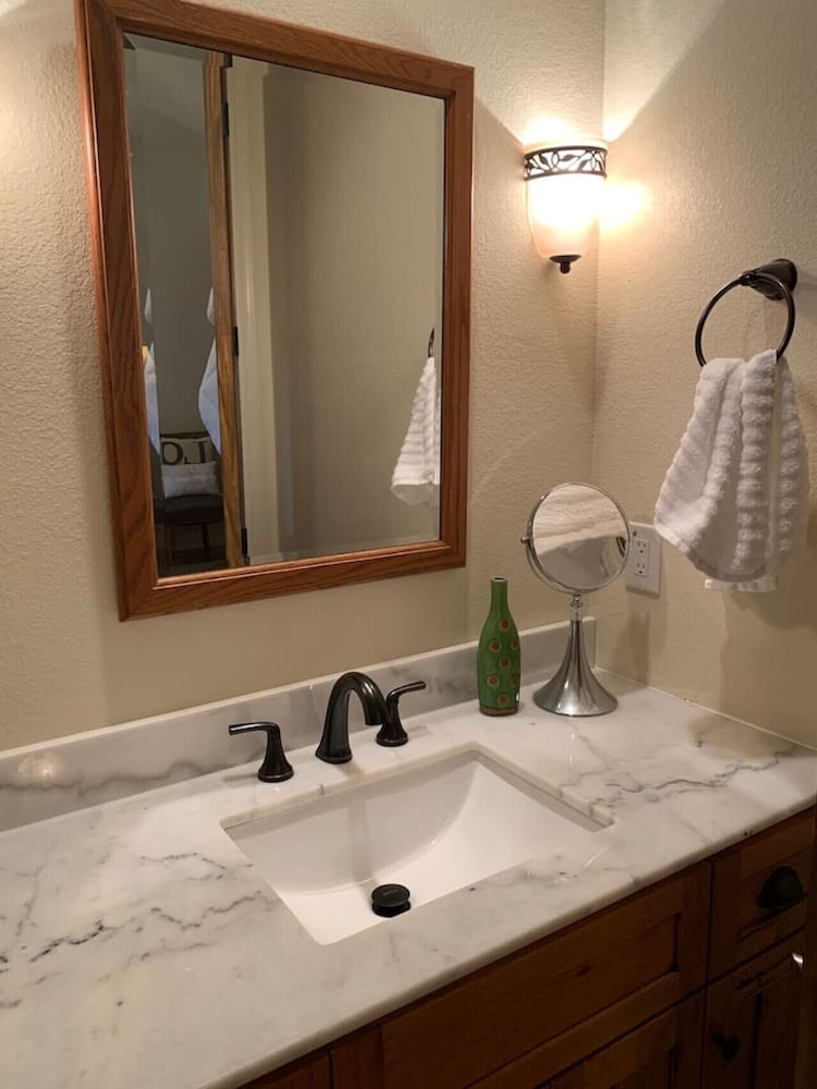 4BR Home Near Golf Course Mount Mitchell View