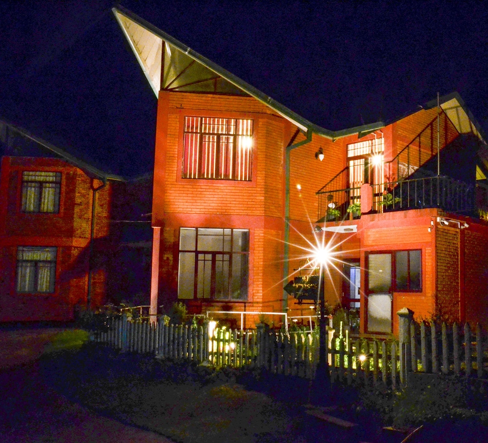 Hw Holiday Resort