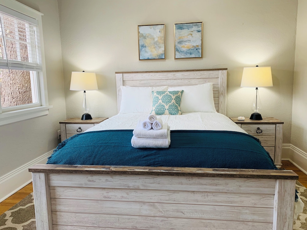 The Bungalow Retreat by UNC - Free Bikes!
