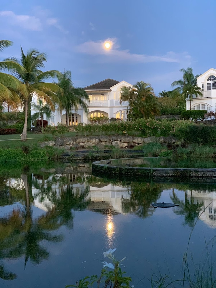 Royal Villa by Island Villas