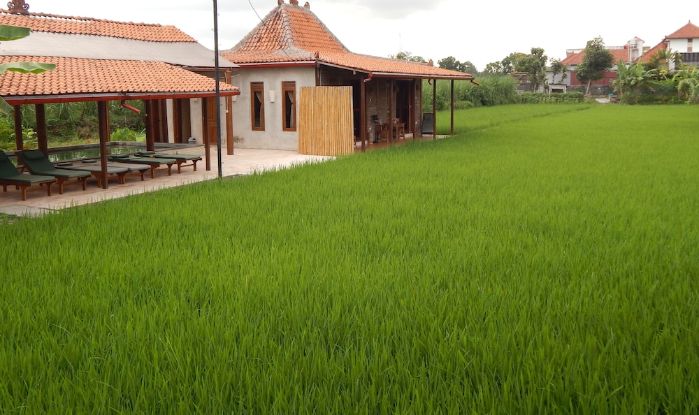 Alamanda Family Villas & Pool