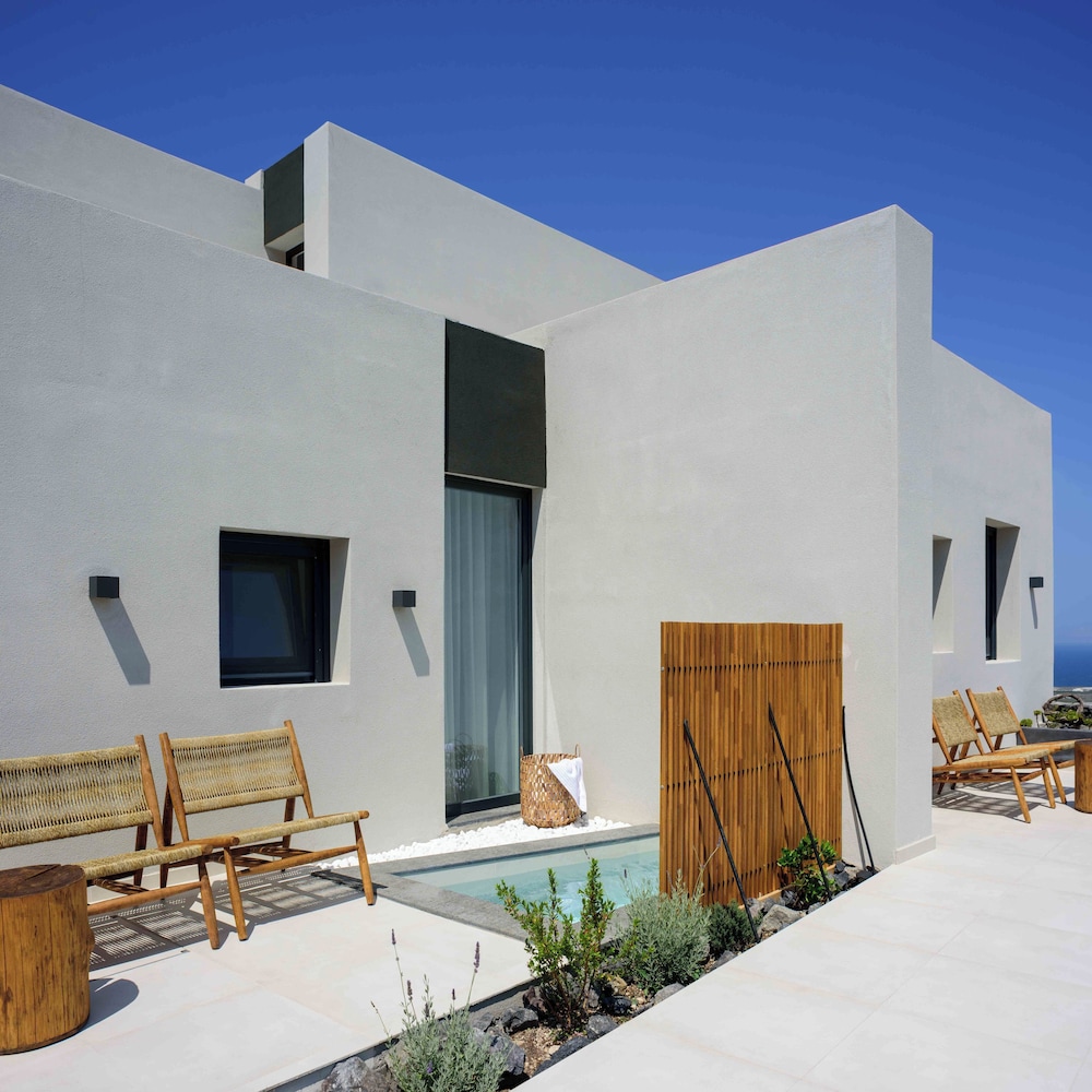 Hotel Ryolithos Suites