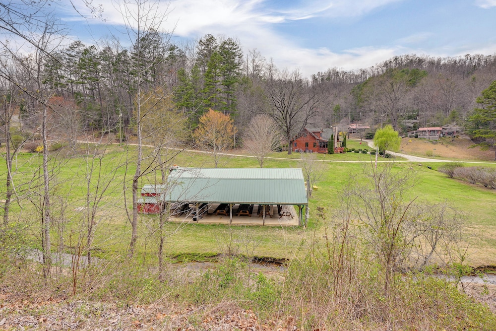 Mtn-view Home w/ Deck, Fire Pit & BBQ in Almond