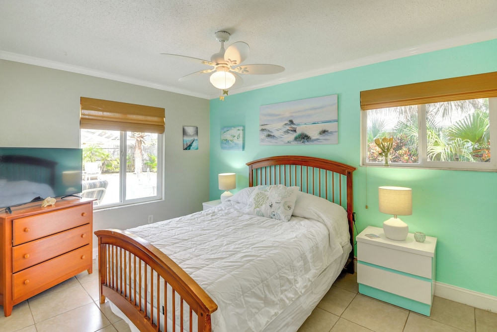 Swim, Fish & Walk to Shore: Ormond Beach Home!