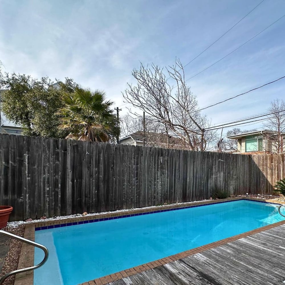 Montrose Retreat w Pool Minutes From Everything