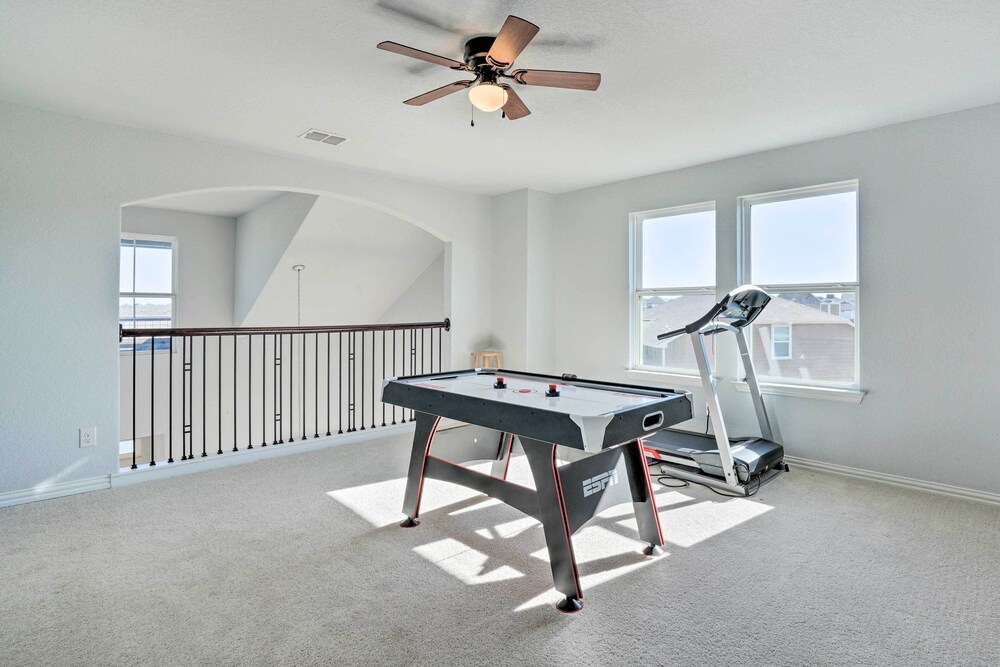 Sleek Schertz House w/ Private Pool & Spa view 2