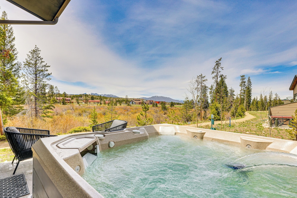 Walk to Dtwn: Fraser Retreat w/ Hot Tub & Views!