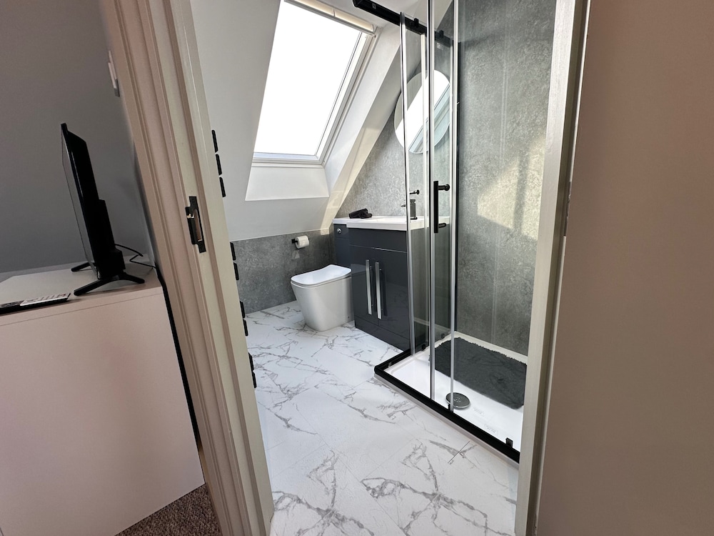 Captivating 6 -bed House in Waltham Abbey
