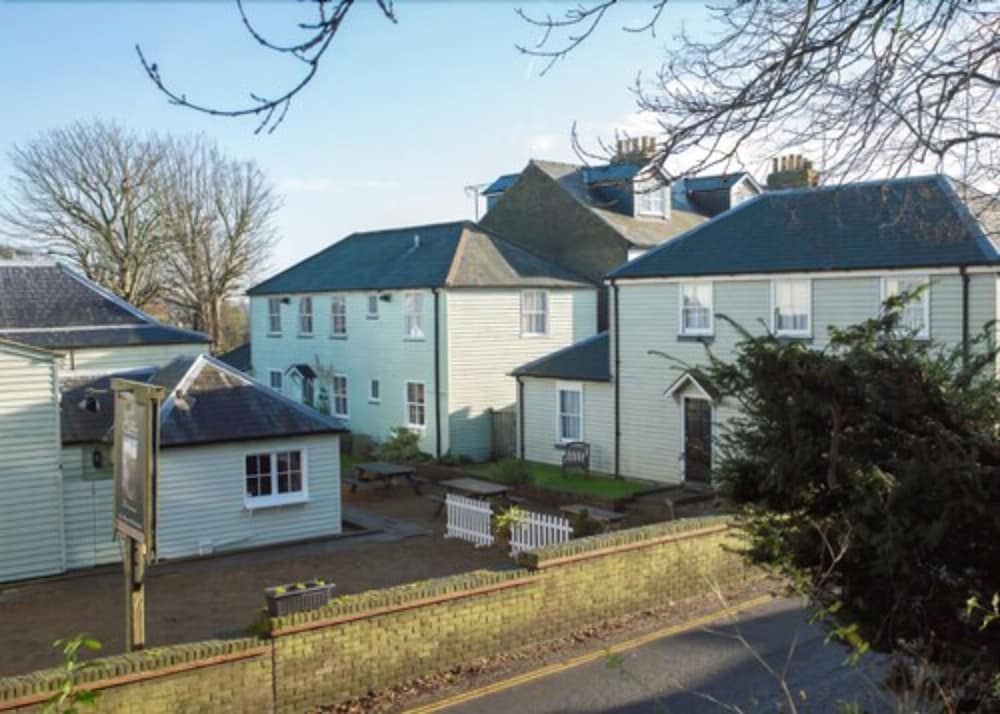 Dover Vacations - The White Cliffs Hotel - Property Image 2