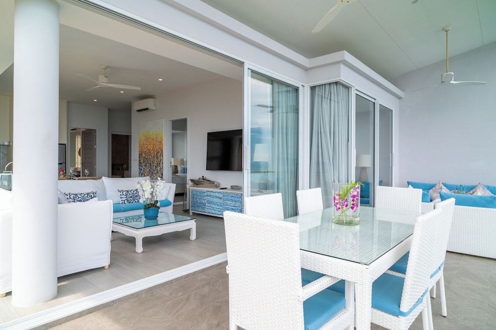 Top Floor 2 Bed Sea View Apartment KBR38