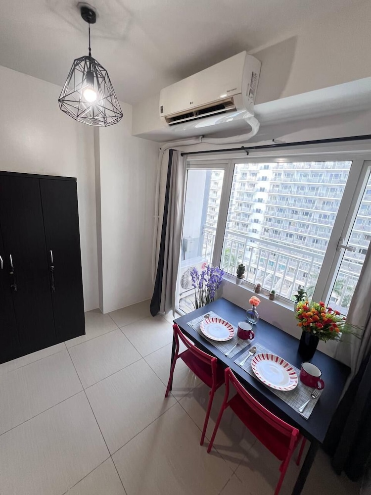 1 BR Shell Residences Facing amenities