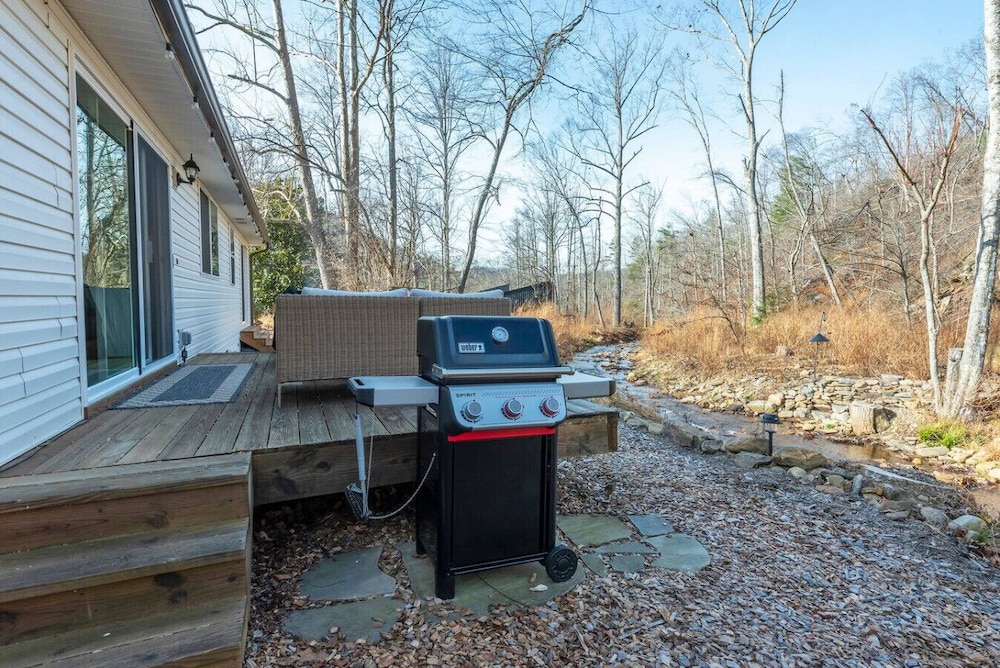 Creekside on Shope hot tub Fire pit