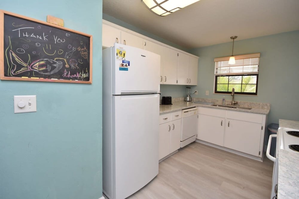 Hidden Oasis Spacious Home With Salt Water Heated Pool Hot Tub Fenced Yard Pets are Welcome
