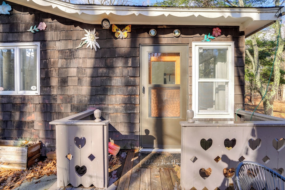 Mtn Views + On-site Hiking Trails: Catskills Cabin