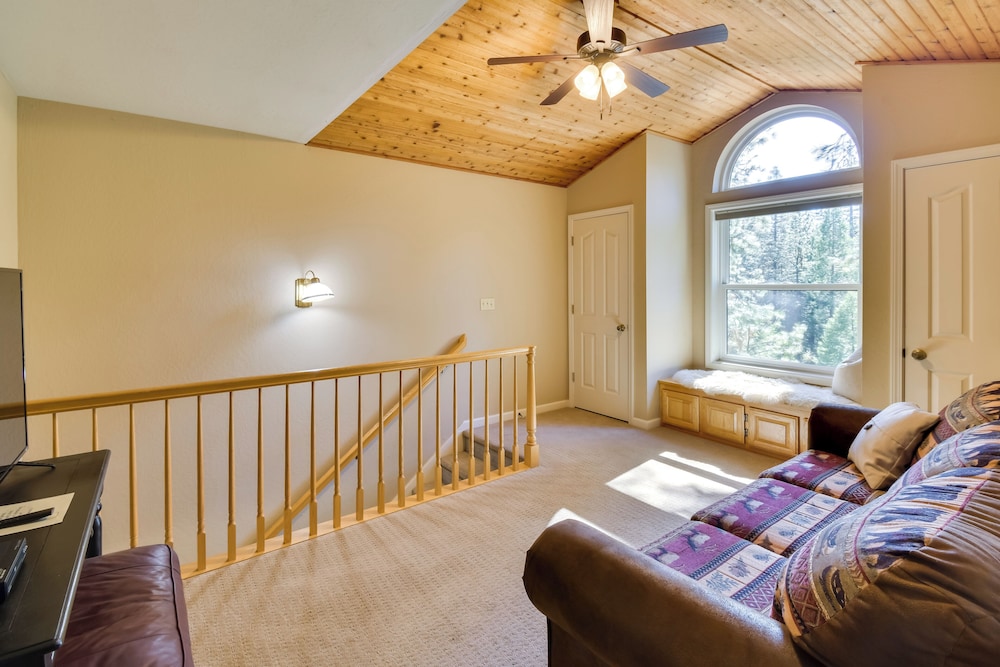 Hot Tub + Pool Table: Cabin Near Calaveras Park!