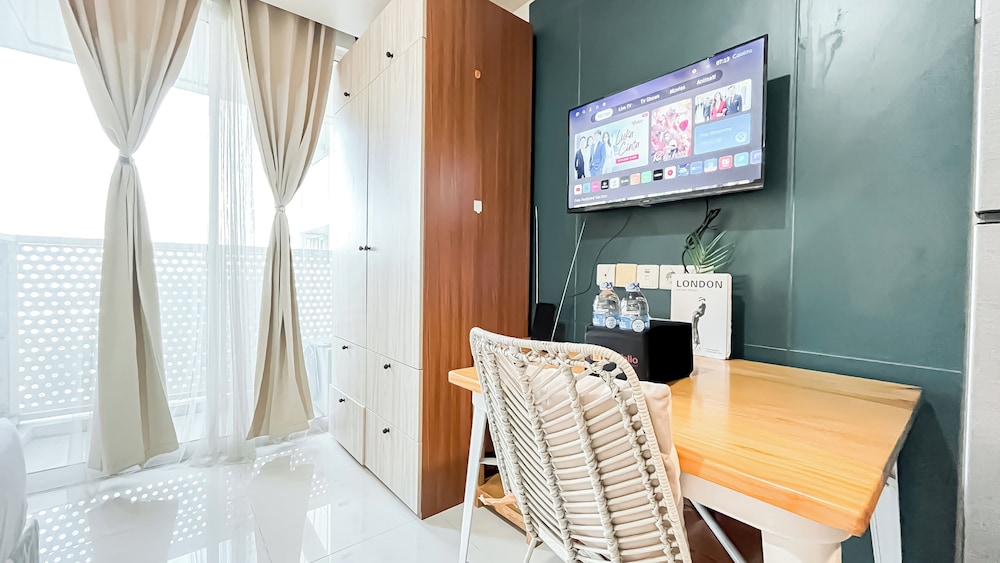 Urban Minimalist Studio At West Vista Apartment