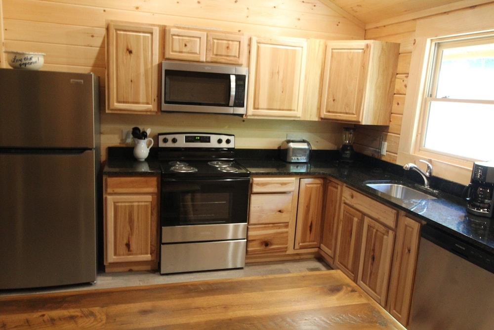 211 Misty Mountain Getaway 4 Bedroom Cabin