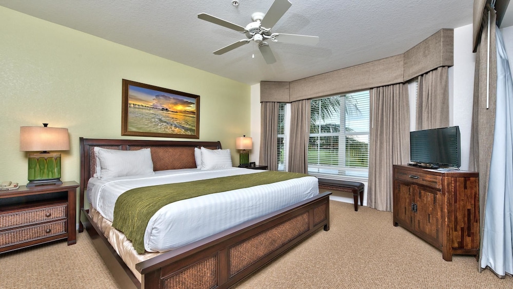 Genoa Vacation Rental: Stylish 2-BR Condo with Golf & Lake Views. Resort-Style Pool, Hot Tub, and Easy Access to Championship Golf. Minutes from Naples Bea