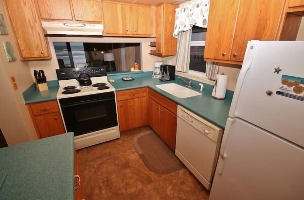 Sea Coast Gardens III 2 Bedroom Condo by Great Ocean Condos