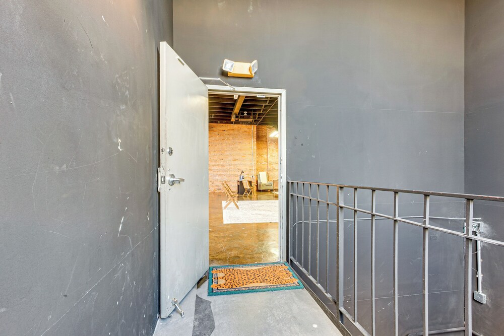 Walk to Huntington Center: 5,000-sq-ft Dtwn Apt