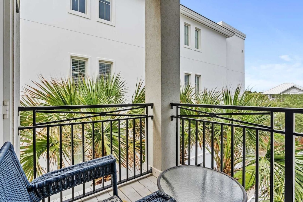 Grovey by the Sea by Avantstay Oceanfront, Private Beach, Pool Access