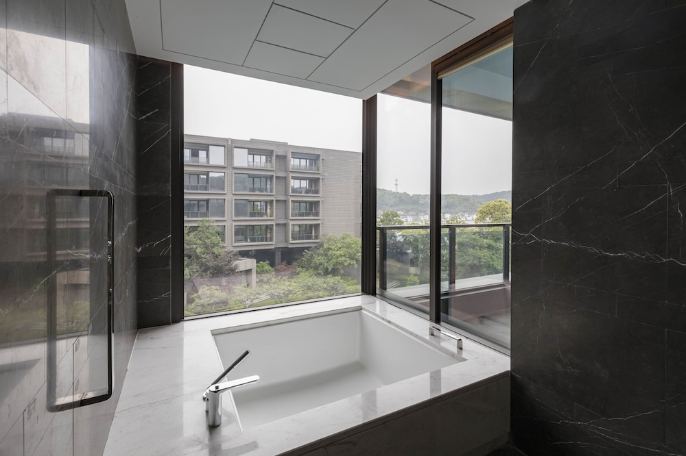 Hilton Ningbo Dongqian Lake