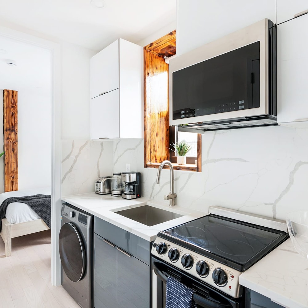 48-4fe 2BR Prime Midtown West