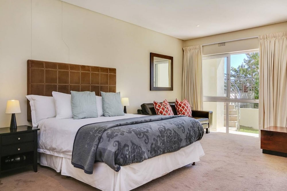 Family Home With Views Pool Garden 100 Geneva view 4