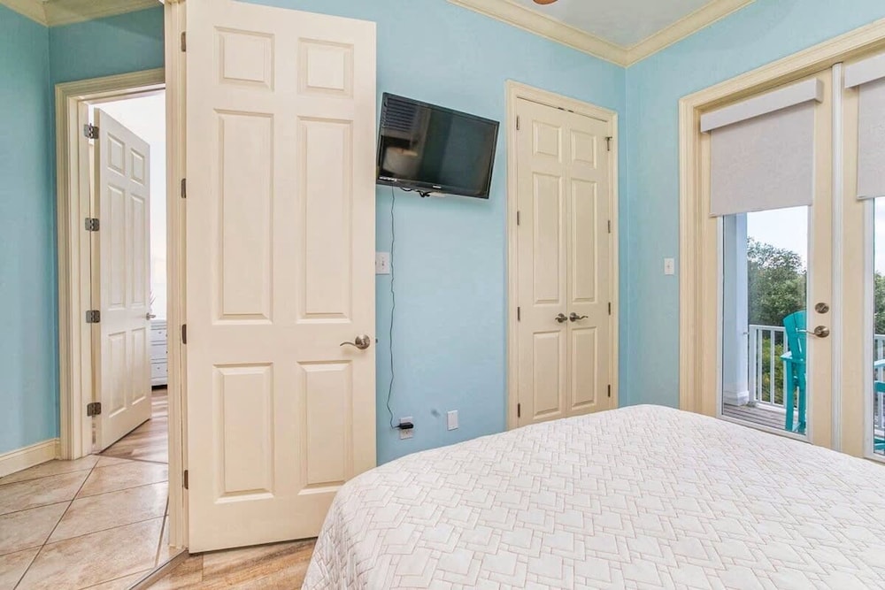 Gulf Shores Hideaway Walk to Waves Pool Golf Views
