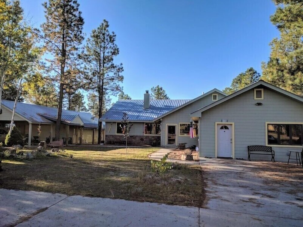 IVACAZ Suites on the Golf Course