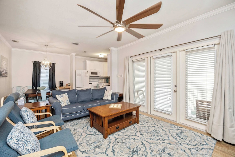 Coastal Townhouse TX Retreat!