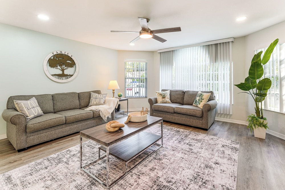 Florida Fun! Family Condo w/ Pool, 8 Mi to WDW