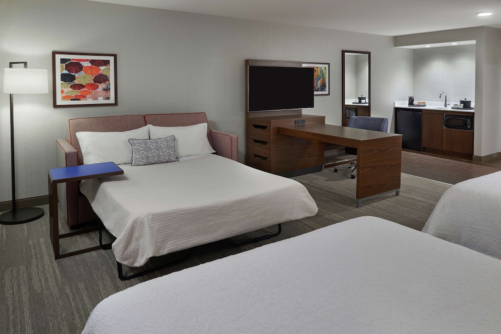 Hampton Inn  Suites by Hilton Montreal-Dorval - Property Image 19