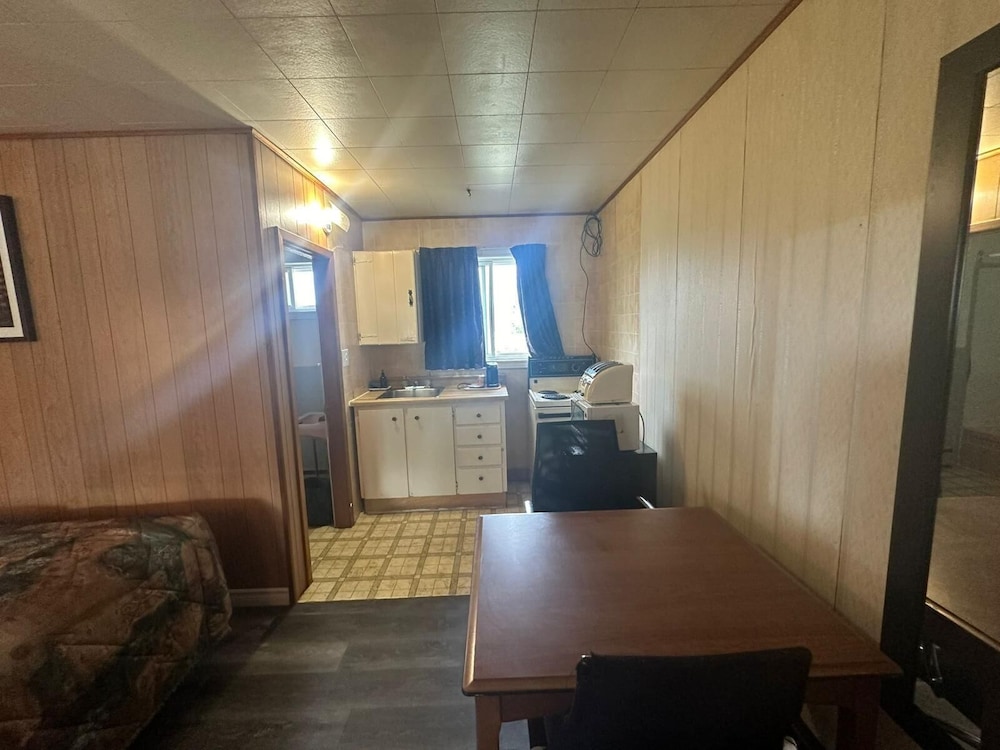 Pine Ridge Motel