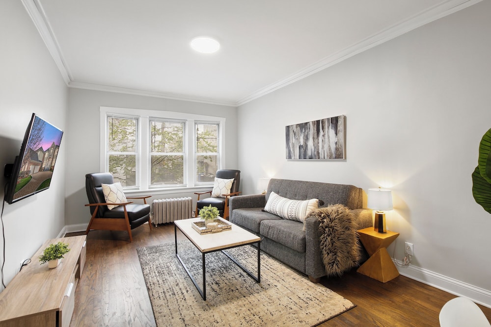 Cozy 2BR in Chicago - Roscoe 08-1W