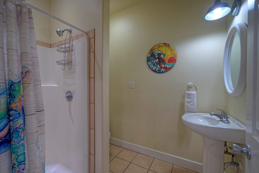 Leave of Absence Luxe Coastal Stay w Pool Outdoor Dining Minutes to Beach