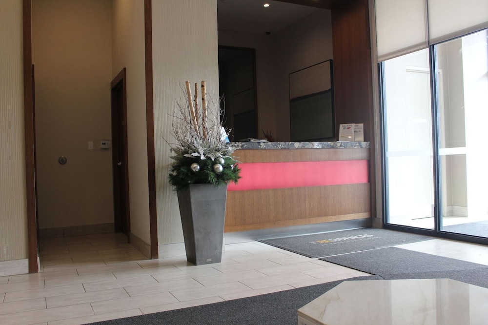 Deluxe Corner Suite - By Elite Suites-1