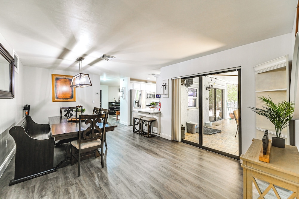 1 Mi to Dtwn Bonita Springs: Home w/ Lush Yard!
